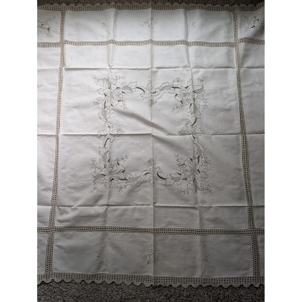 Vintage Square Floral Embroidered Tablecloth and 6 Napkin Set Crochet Lace Trim